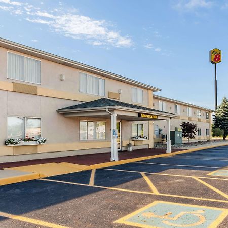 Super 8 by Wyndham Ionia MI Hotel Bagian luar foto