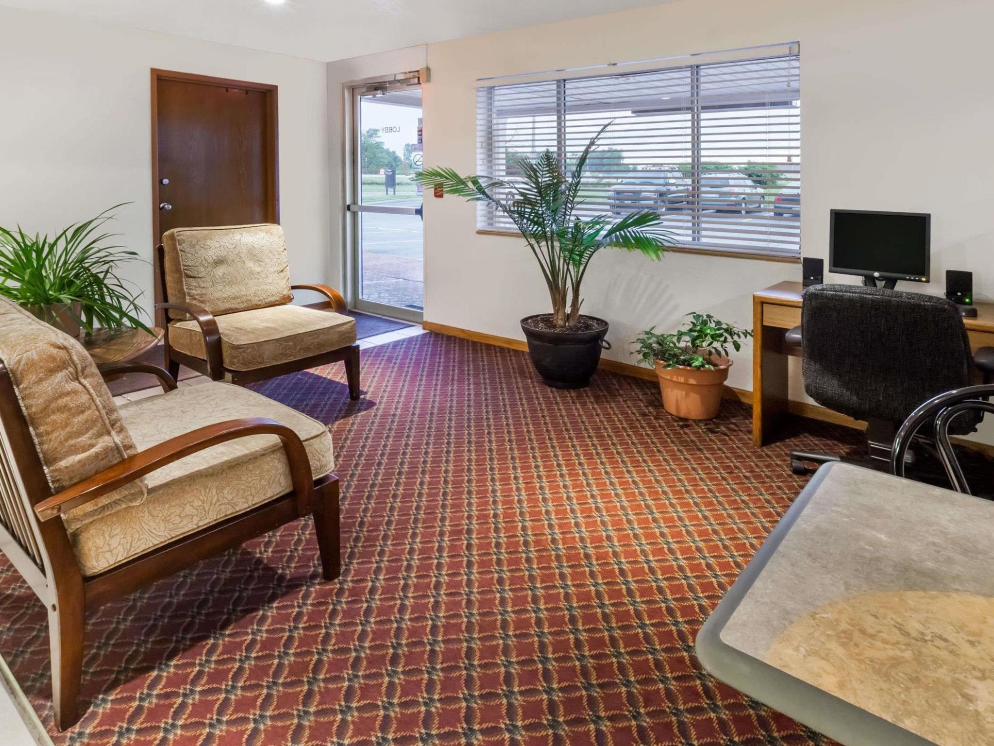 Super 8 by Wyndham Ionia MI Hotel Bagian luar foto