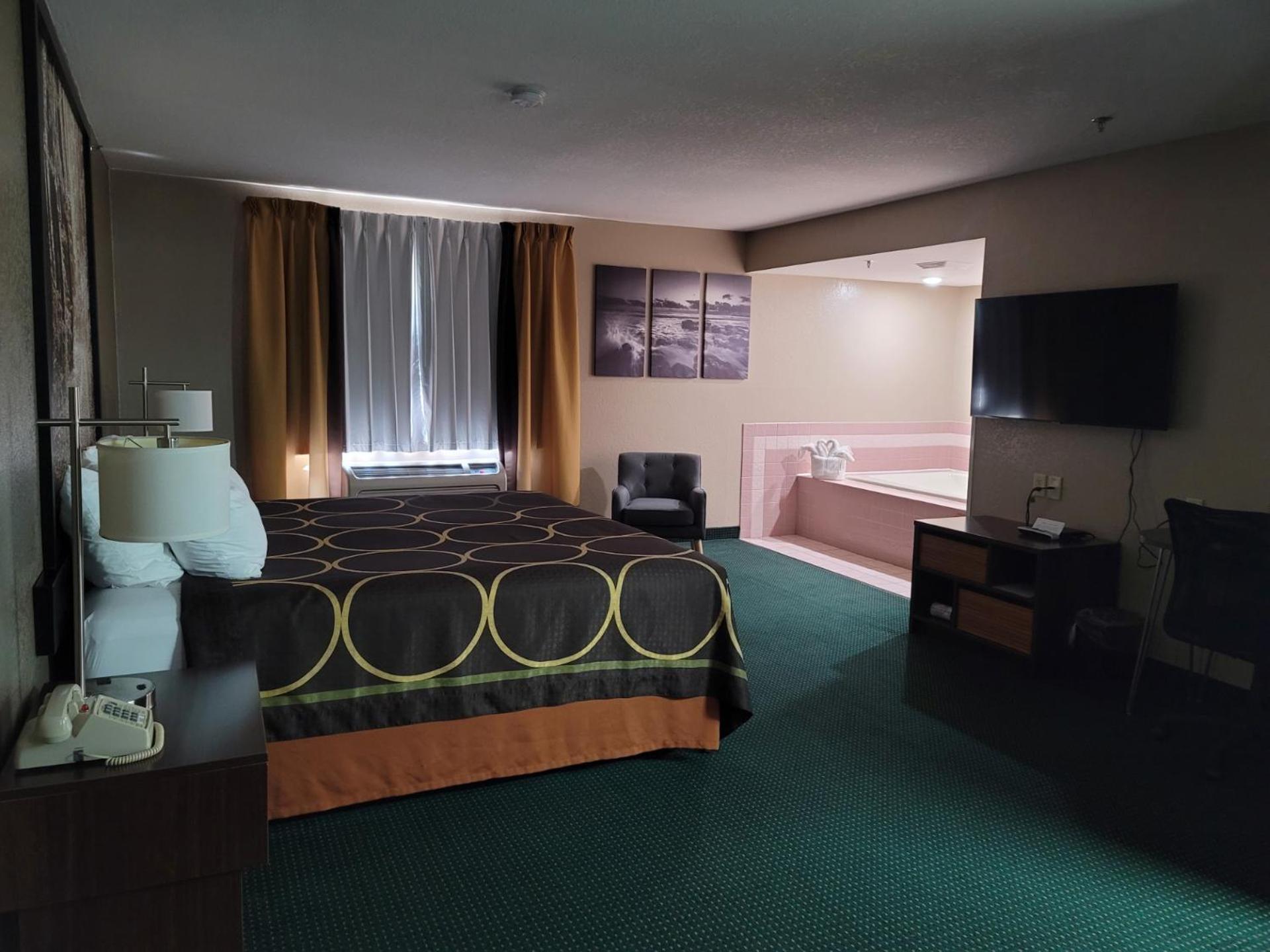 Super 8 by Wyndham Ionia MI Hotel Bagian luar foto